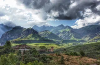 drakensberg mountains scenery, south africa safari holidays