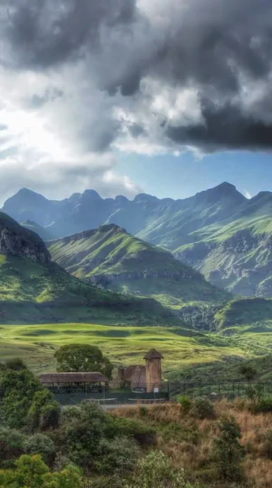 drakensberg mountains scenery, south africa safari holidays