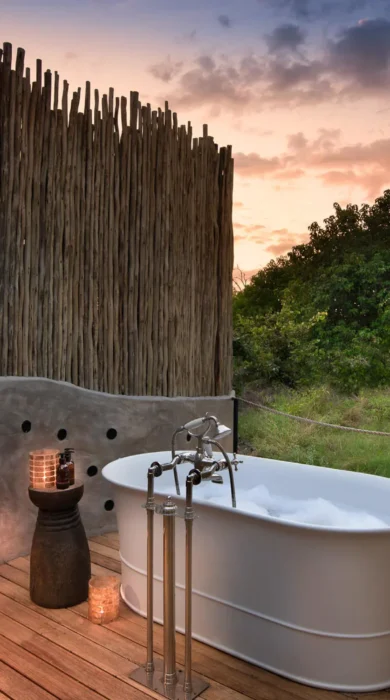 ourdoor bathroom, Khwai leadwood under thatch, botswana