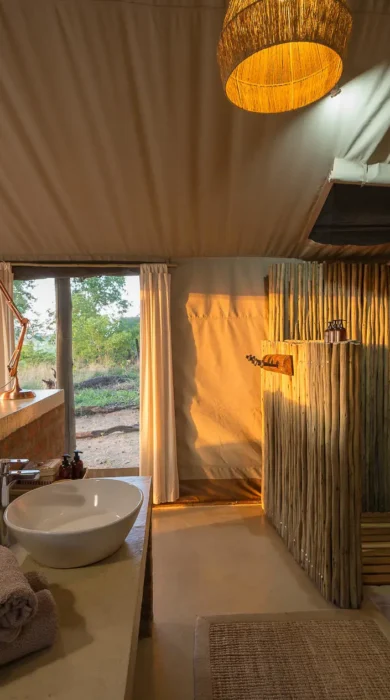 bathroom, wilderness davisons, hwange national park, zimbabwe