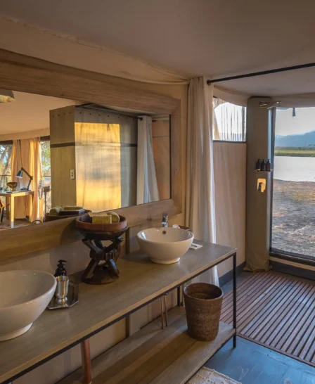 Bathroom, Ruckomechi, Mana Pools NP, Zimbabwe