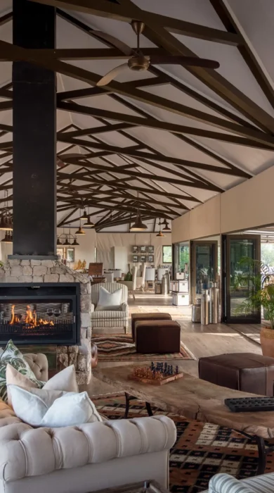 Old Drift Lodge living area