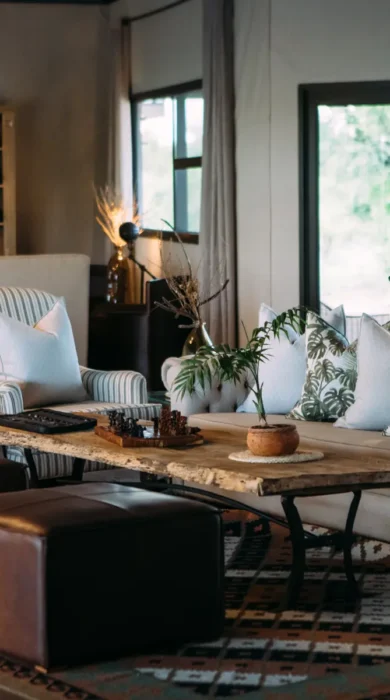 Old Drift Lodge living area 2