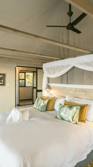 Old Drift Lodge bedroom (2)