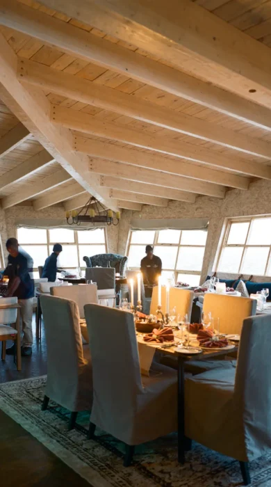 Shipwreck Lodge Main area and dining room