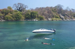 snorkelling boat trip, pumulani lodge, malawi