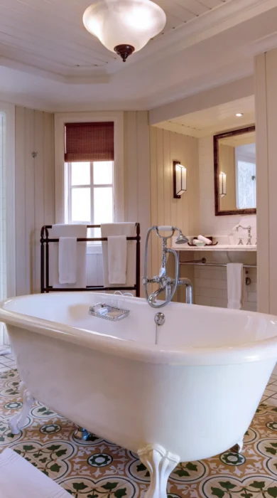 HLT Ocean Suite Bathroom
