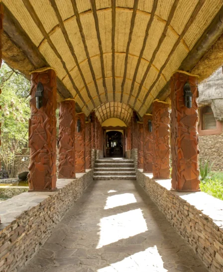 serena serengeti enterance view