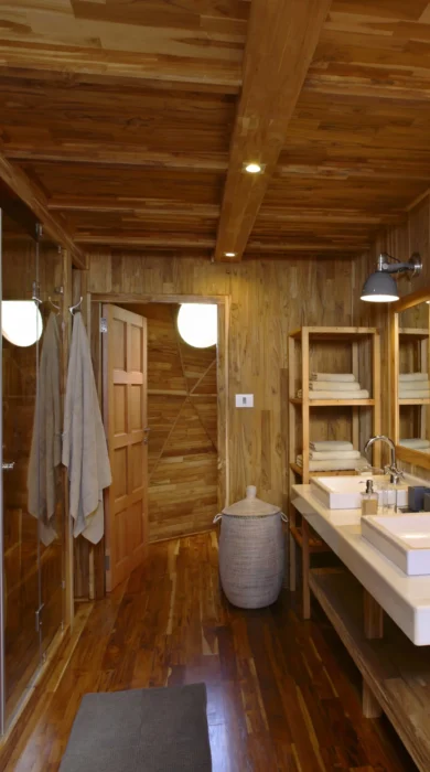 The Highlands bathroom