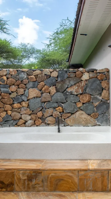 Outdoor bathroom, Hamerkop House by Lemala, Tanzania