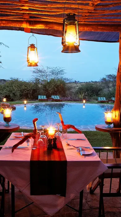 romantic poolside dining