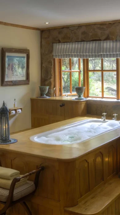 Laragai house bathroom