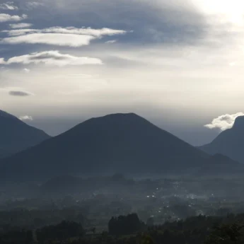 volcanoes national park skyline, rwanda safari holidays
