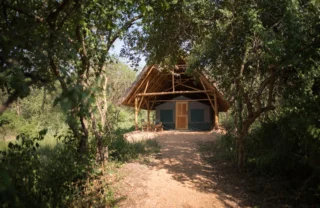 08. MRL thatched safari tent