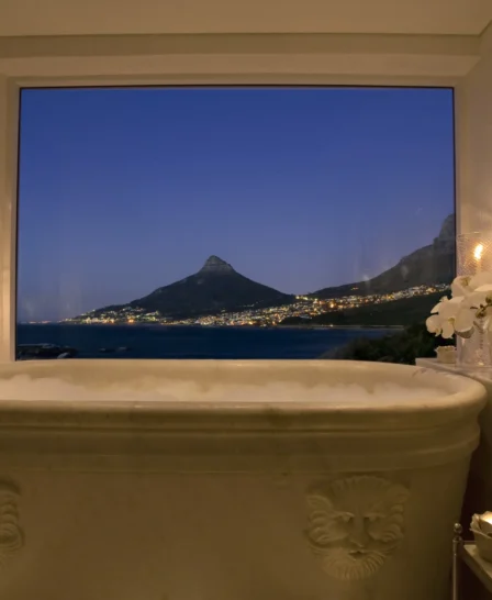 041. Presidential Suite Bathroom