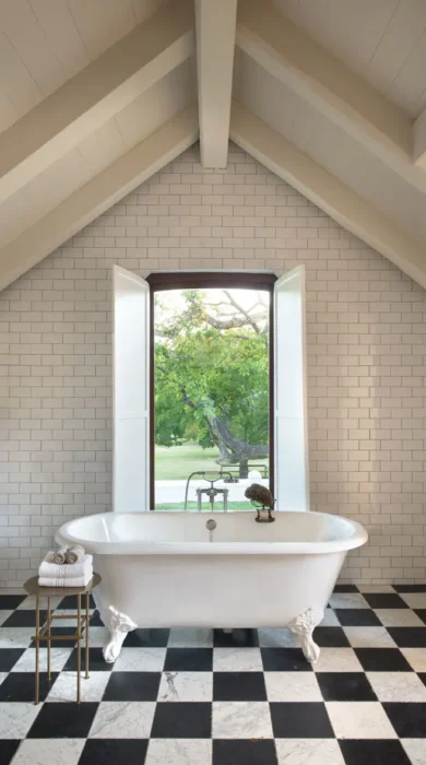 5.Bathroom of Queen Bee loft suite in Farmhouse