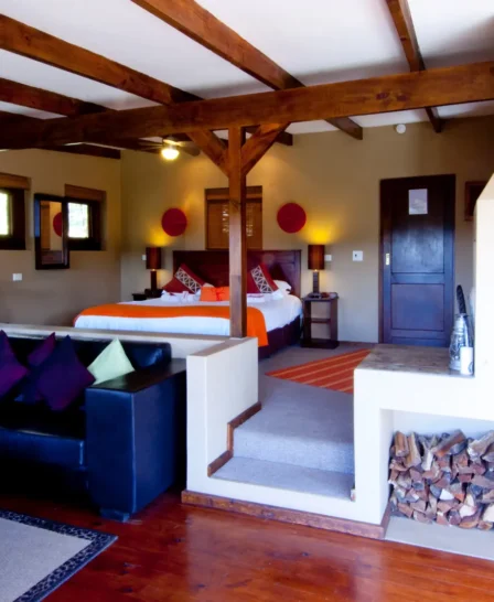 Hog Hollow Country lodge room interior(2b)