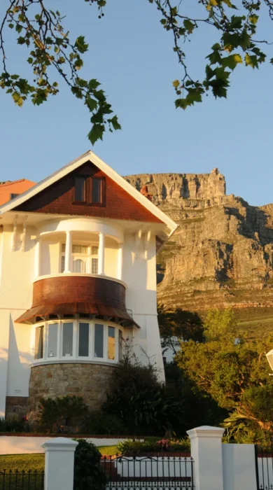 01 House Front 01