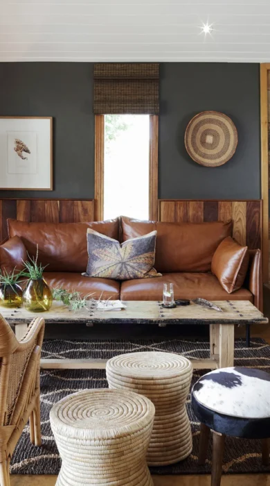 Lodge lounge