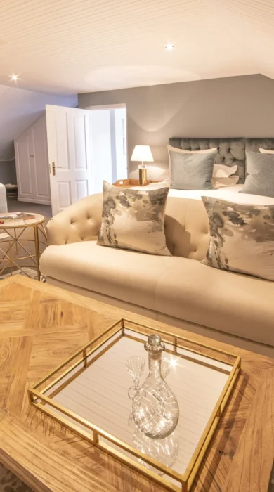 La Fontaine Bedroom